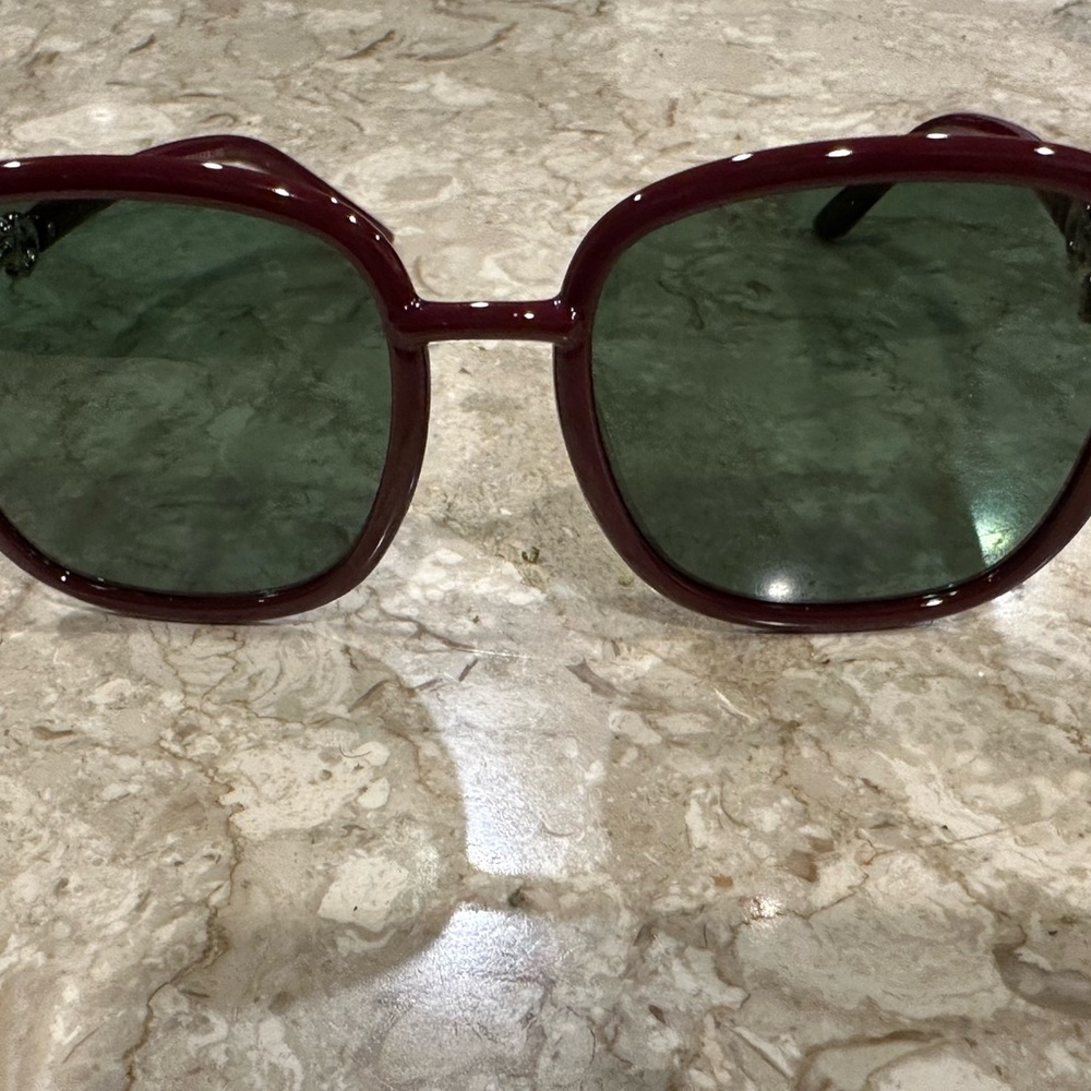 Gucci Oversized Sun Glasses